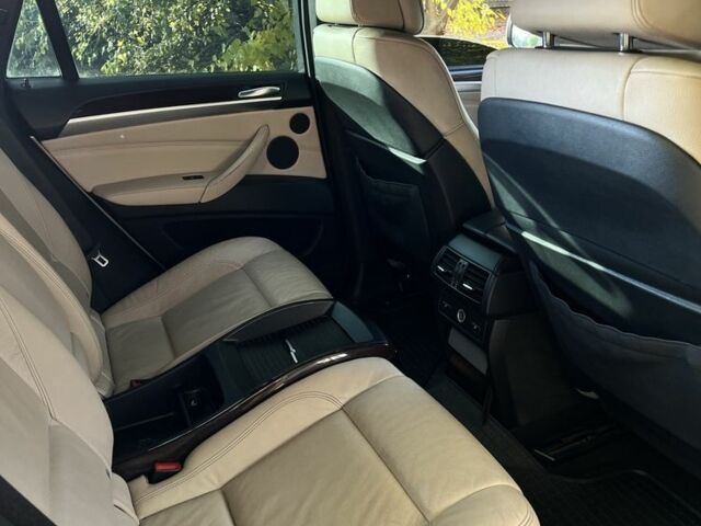 Серый БМВ Х6, объемом двигателя 3 л и пробегом 180 тыс. км за 17999 $, фото 5 на Automoto.ua