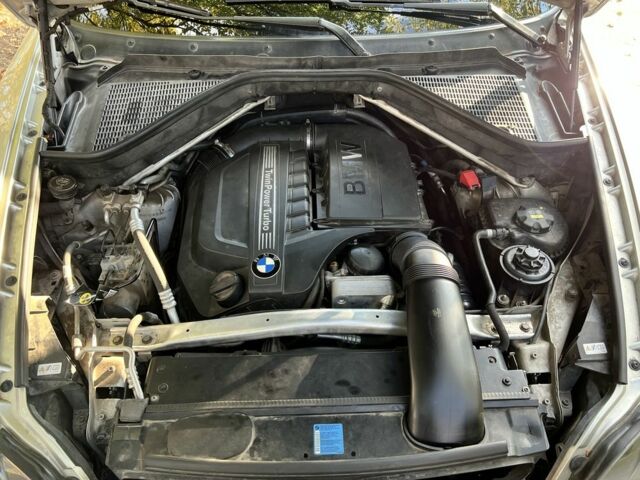 Серый БМВ Х6, объемом двигателя 3 л и пробегом 180 тыс. км за 17999 $, фото 6 на Automoto.ua