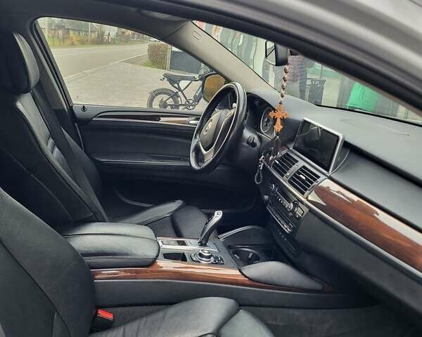 Серый БМВ Х6, объемом двигателя 4.39 л и пробегом 300 тыс. км за 21000 $, фото 2 на Automoto.ua