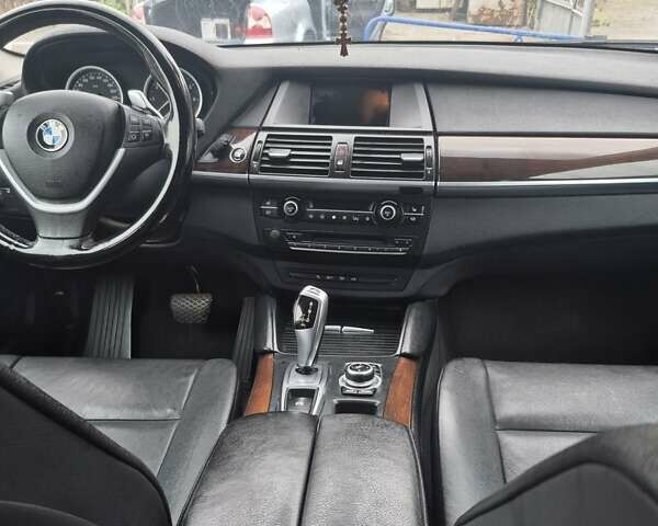 Серый БМВ Х6, объемом двигателя 4.39 л и пробегом 126 тыс. км за 16200 $, фото 12 на Automoto.ua