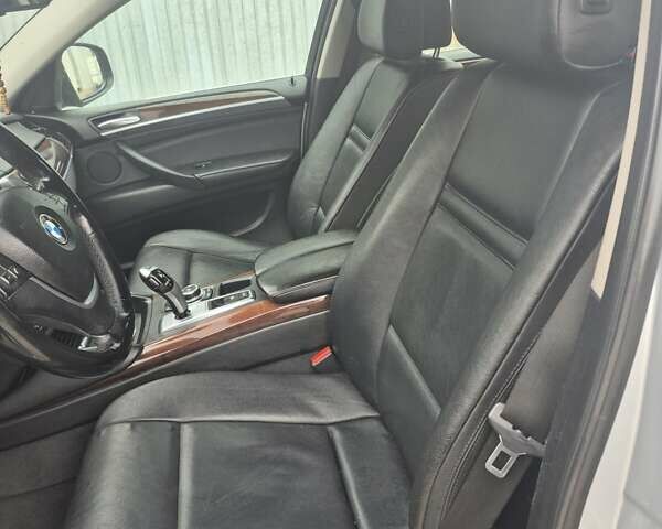 Серый БМВ Х6, объемом двигателя 4.39 л и пробегом 126 тыс. км за 16200 $, фото 14 на Automoto.ua