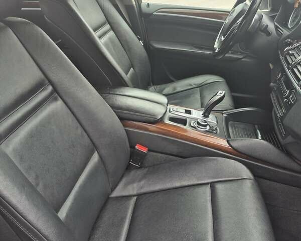 Серый БМВ Х6, объемом двигателя 4.39 л и пробегом 126 тыс. км за 16200 $, фото 16 на Automoto.ua