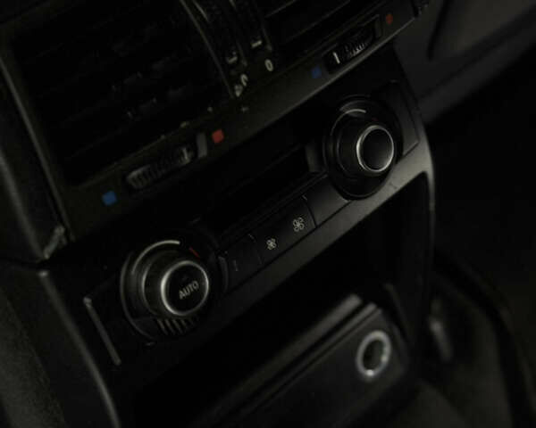 Серый БМВ Х6, объемом двигателя 4.39 л и пробегом 236 тыс. км за 11900 $, фото 28 на Automoto.ua