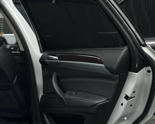 Серый БМВ Х6, объемом двигателя 4.39 л и пробегом 236 тыс. км за 11900 $, фото 33 на Automoto.ua