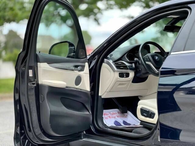 Синій БМВ Х6, об'ємом двигуна 3 л та пробігом 65 тис. км за 12000 $, фото 7 на Automoto.ua
