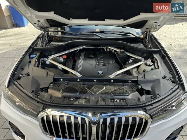 Белый БМВ X7, объемом двигателя 3 л и пробегом 67 тыс. км за 59500 $, фото 30 на Automoto.ua