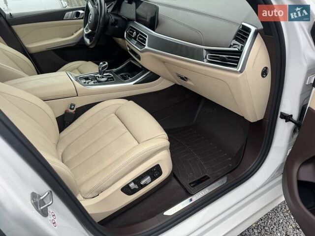 Белый БМВ X7, объемом двигателя 2.99 л и пробегом 98 тыс. км за 79000 $, фото 110 на Automoto.ua