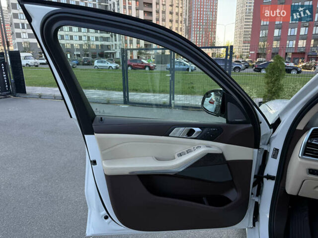 Белый БМВ X7, объемом двигателя 3 л и пробегом 109 тыс. км за 67000 $, фото 73 на Automoto.ua