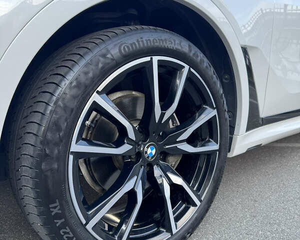 Белый БМВ X7, объемом двигателя 3 л и пробегом 75 тыс. км за 74000 $, фото 15 на Automoto.ua