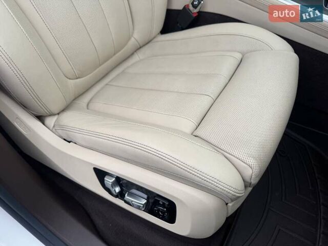 Белый БМВ X7, объемом двигателя 2.99 л и пробегом 98 тыс. км за 79000 $, фото 100 на Automoto.ua