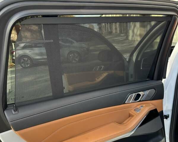 Белый БМВ X7, объемом двигателя 3 л и пробегом 67 тыс. км за 59500 $, фото 40 на Automoto.ua