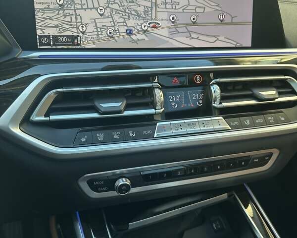 Белый БМВ X7, объемом двигателя 3 л и пробегом 67 тыс. км за 59500 $, фото 51 на Automoto.ua