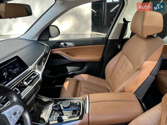 Белый БМВ X7, объемом двигателя 3 л и пробегом 67 тыс. км за 59500 $, фото 38 на Automoto.ua