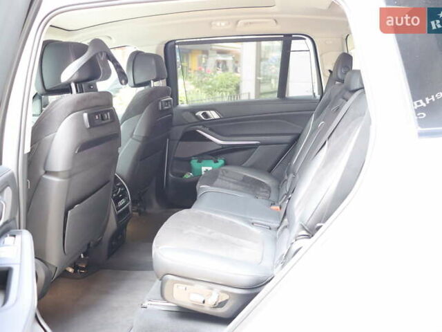 Білий БМВ X7, об'ємом двигуна 3 л та пробігом 131 тис. км за 61900 $, фото 38 на Automoto.ua