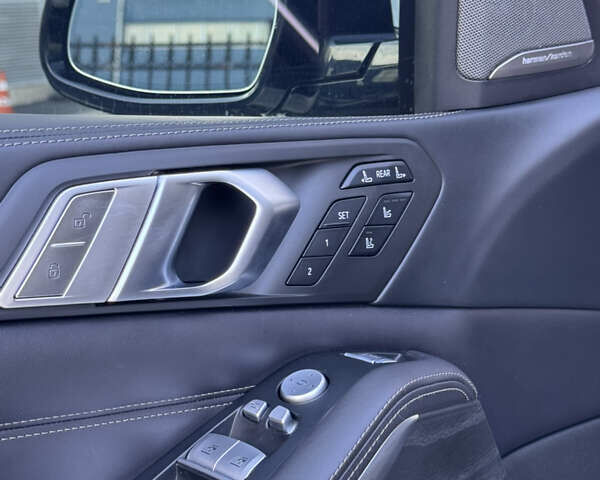 Белый БМВ X7, объемом двигателя 3 л и пробегом 75 тыс. км за 74000 $, фото 28 на Automoto.ua