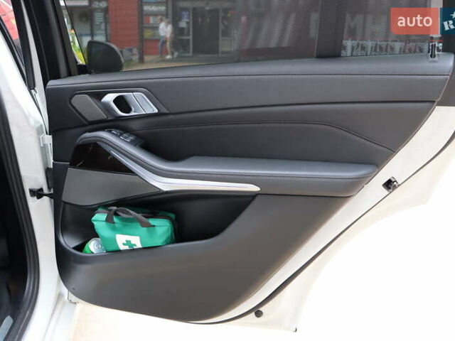 Білий БМВ X7, об'ємом двигуна 3 л та пробігом 131 тис. км за 61900 $, фото 48 на Automoto.ua