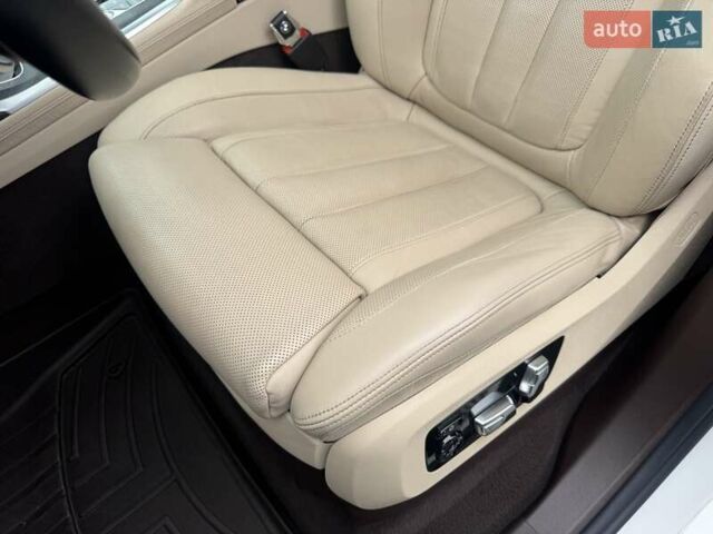 Белый БМВ X7, объемом двигателя 2.99 л и пробегом 98 тыс. км за 79000 $, фото 40 на Automoto.ua