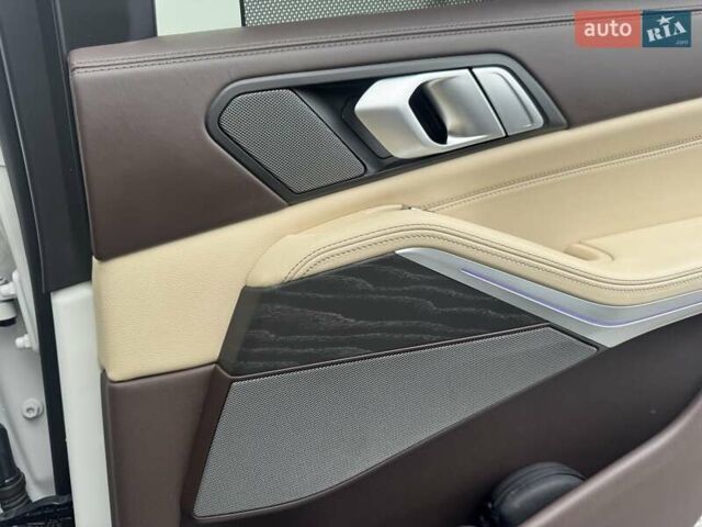 Белый БМВ X7, объемом двигателя 2.99 л и пробегом 98 тыс. км за 79000 $, фото 73 на Automoto.ua