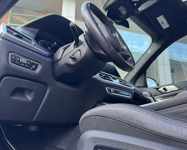 Белый БМВ X7, объемом двигателя 3 л и пробегом 75 тыс. км за 74000 $, фото 31 на Automoto.ua