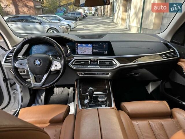 Белый БМВ X7, объемом двигателя 3 л и пробегом 67 тыс. км за 59500 $, фото 44 на Automoto.ua