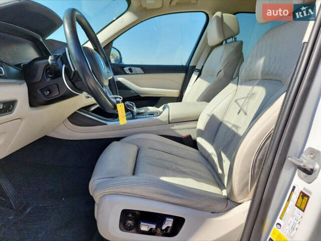 Белый БМВ X7, объемом двигателя 3 л и пробегом 133 тыс. км за 55000 $, фото 6 на Automoto.ua