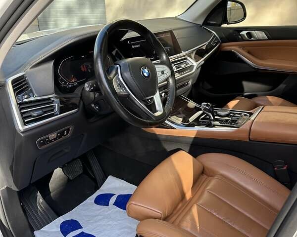 Белый БМВ X7, объемом двигателя 3 л и пробегом 67 тыс. км за 59500 $, фото 35 на Automoto.ua