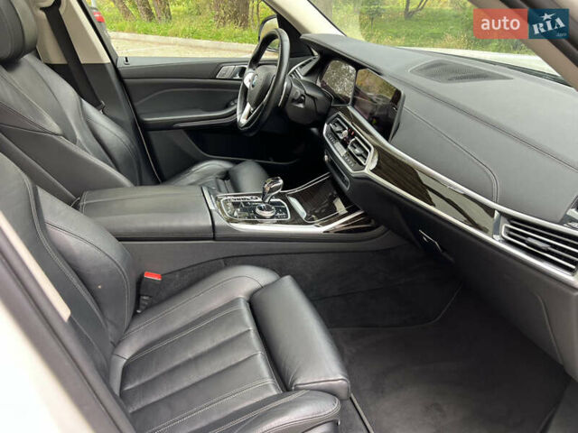 Білий БМВ X7, об'ємом двигуна 3 л та пробігом 130 тис. км за 53500 $, фото 23 на Automoto.ua