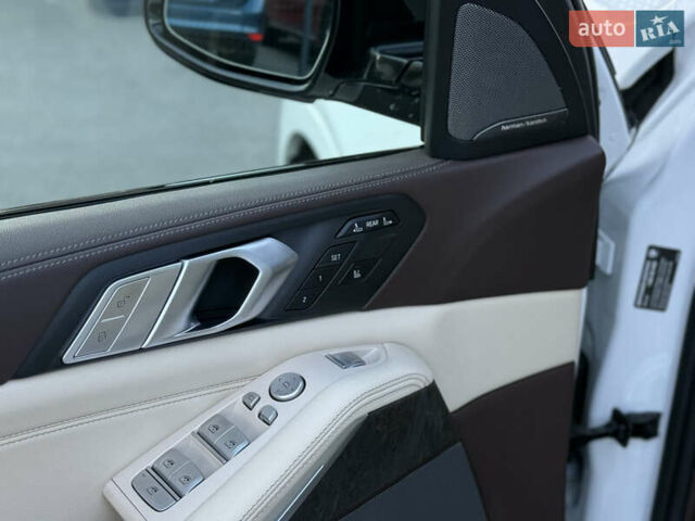 Белый БМВ X7, объемом двигателя 3 л и пробегом 109 тыс. км за 67000 $, фото 72 на Automoto.ua