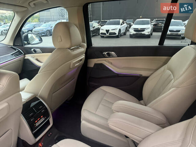 Белый БМВ X7, объемом двигателя 3 л и пробегом 109 тыс. км за 67000 $, фото 42 на Automoto.ua