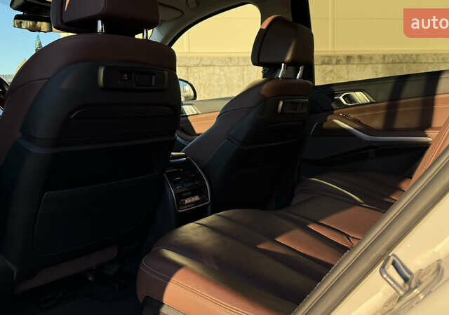 Белый БМВ X7, объемом двигателя 3 л и пробегом 126 тыс. км за 54000 $, фото 6 на Automoto.ua