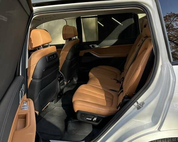 Белый БМВ X7, объемом двигателя 3 л и пробегом 67 тыс. км за 59500 $, фото 41 на Automoto.ua