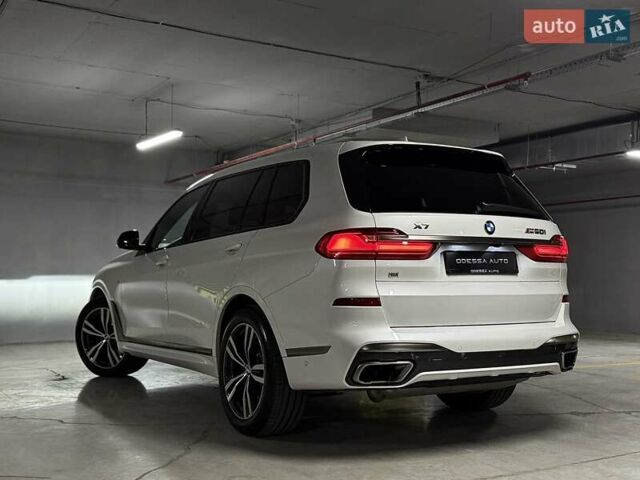 Белый БМВ X7, объемом двигателя 4.39 л и пробегом 99 тыс. км за 71900 $, фото 6 на Automoto.ua