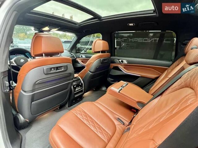 Белый БМВ X7, объемом двигателя 4.39 л и пробегом 68 тыс. км за 72900 $, фото 38 на Automoto.ua