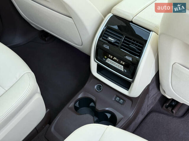Белый БМВ X7, объемом двигателя 3 л и пробегом 109 тыс. км за 67000 $, фото 64 на Automoto.ua