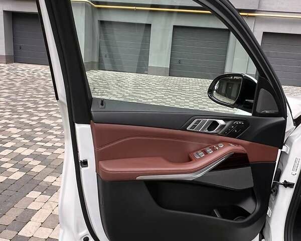 Белый БМВ X7, объемом двигателя 2.99 л и пробегом 99 тыс. км за 71999 $, фото 25 на Automoto.ua