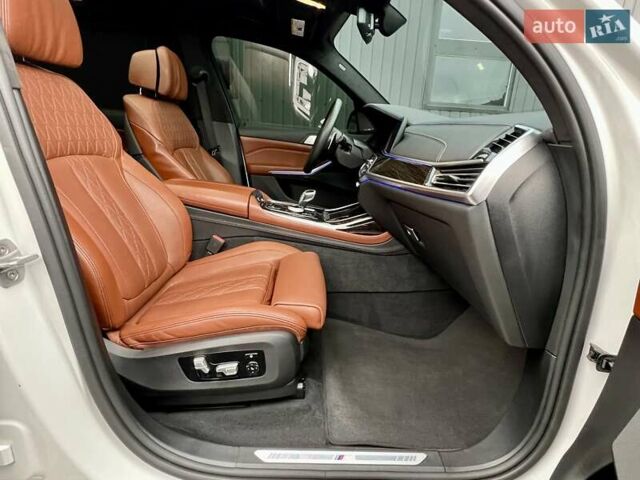 Белый БМВ X7, объемом двигателя 4.39 л и пробегом 68 тыс. км за 68900 $, фото 69 на Automoto.ua