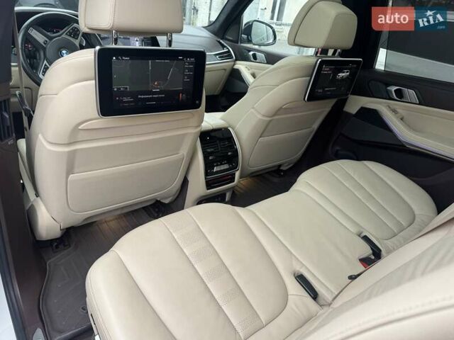 Белый БМВ X7, объемом двигателя 2.99 л и пробегом 98 тыс. км за 79000 $, фото 49 на Automoto.ua