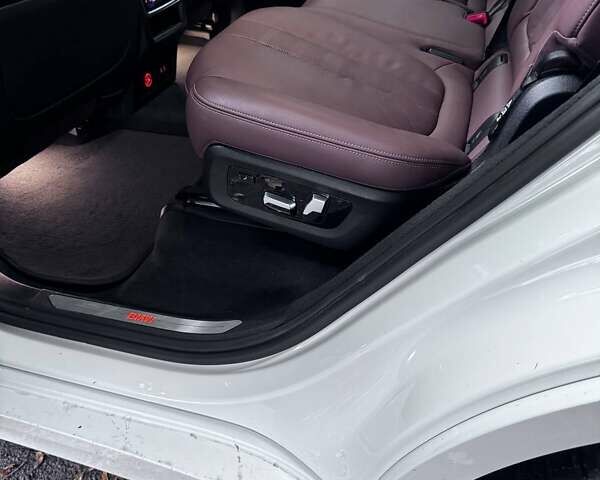 Белый БМВ X7, объемом двигателя 3 л и пробегом 156 тыс. км за 58000 $, фото 17 на Automoto.ua