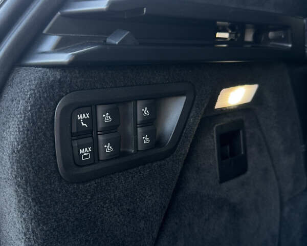 Белый БМВ X7, объемом двигателя 3 л и пробегом 75 тыс. км за 74000 $, фото 42 на Automoto.ua