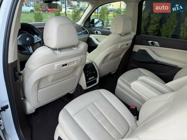 Белый БМВ X7, объемом двигателя 3 л и пробегом 109 тыс. км за 67000 $, фото 76 на Automoto.ua