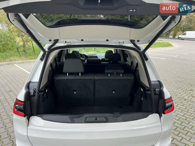 Белый БМВ X7, объемом двигателя 3 л и пробегом 130 тыс. км за 53100 $, фото 29 на Automoto.ua