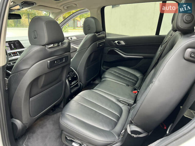 Білий БМВ X7, об'ємом двигуна 3 л та пробігом 130 тис. км за 53500 $, фото 25 на Automoto.ua