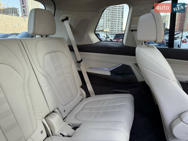 Белый БМВ X7, объемом двигателя 3 л и пробегом 109 тыс. км за 67000 $, фото 67 на Automoto.ua