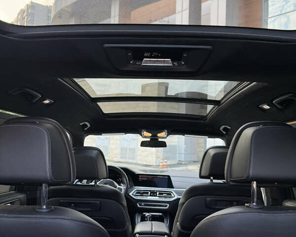 Белый БМВ X7, объемом двигателя 3 л и пробегом 75 тыс. км за 74000 $, фото 41 на Automoto.ua