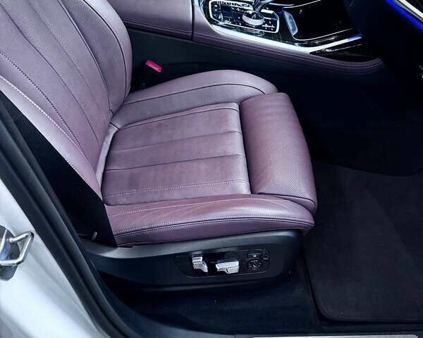 Белый БМВ X7, объемом двигателя 3 л и пробегом 156 тыс. км за 58000 $, фото 21 на Automoto.ua