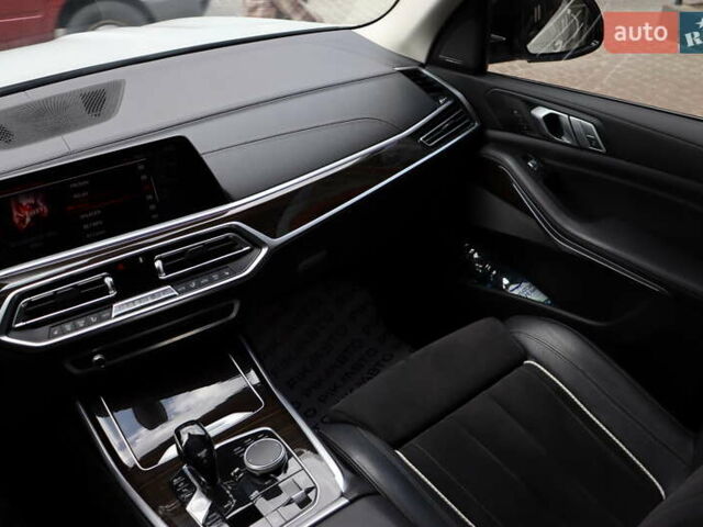 Білий БМВ X7, об'ємом двигуна 3 л та пробігом 131 тис. км за 61900 $, фото 41 на Automoto.ua