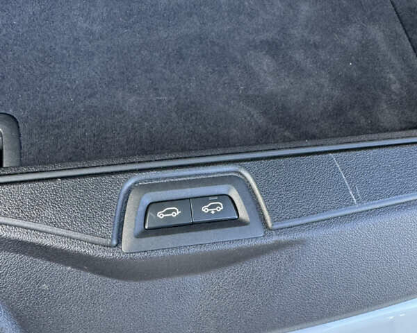 Белый БМВ X7, объемом двигателя 3 л и пробегом 75 тыс. км за 74000 $, фото 47 на Automoto.ua