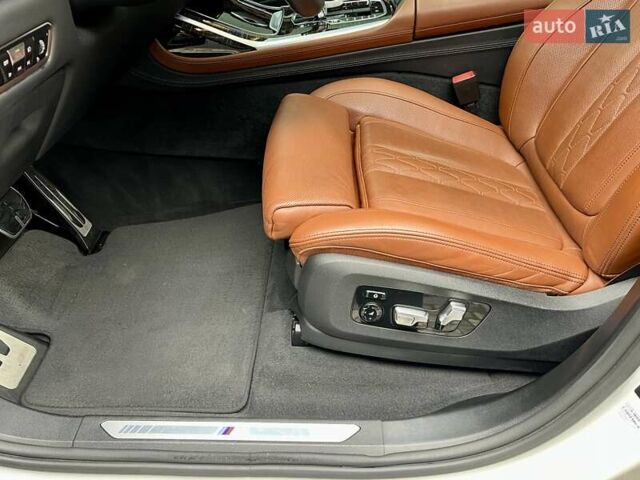 Белый БМВ X7, объемом двигателя 4.39 л и пробегом 68 тыс. км за 72900 $, фото 25 на Automoto.ua