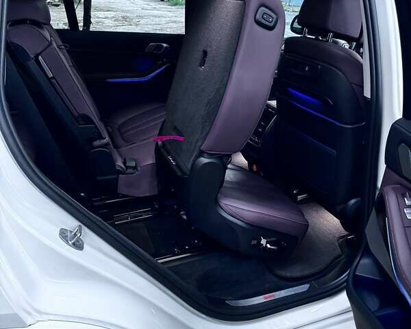 Белый БМВ X7, объемом двигателя 3 л и пробегом 156 тыс. км за 58000 $, фото 25 на Automoto.ua