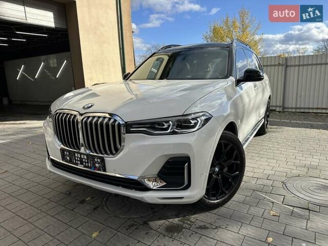 Белый БМВ X7, объемом двигателя 3 л и пробегом 67 тыс. км за 59500 $, фото 1 на Automoto.ua